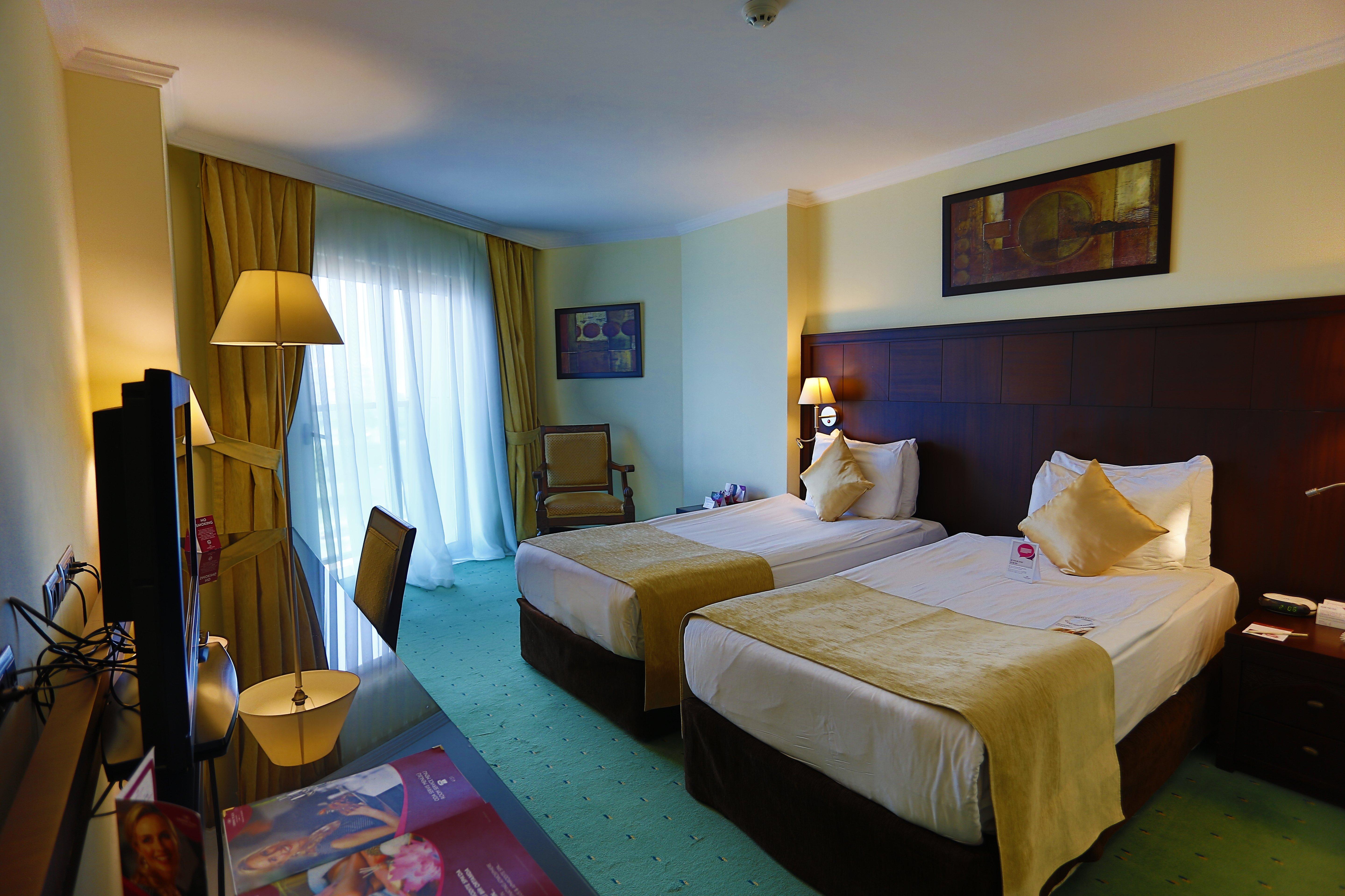 Hotel Crowne Plaza Antalya By Ihg Zewnętrze zdjęcie A room at the hotel