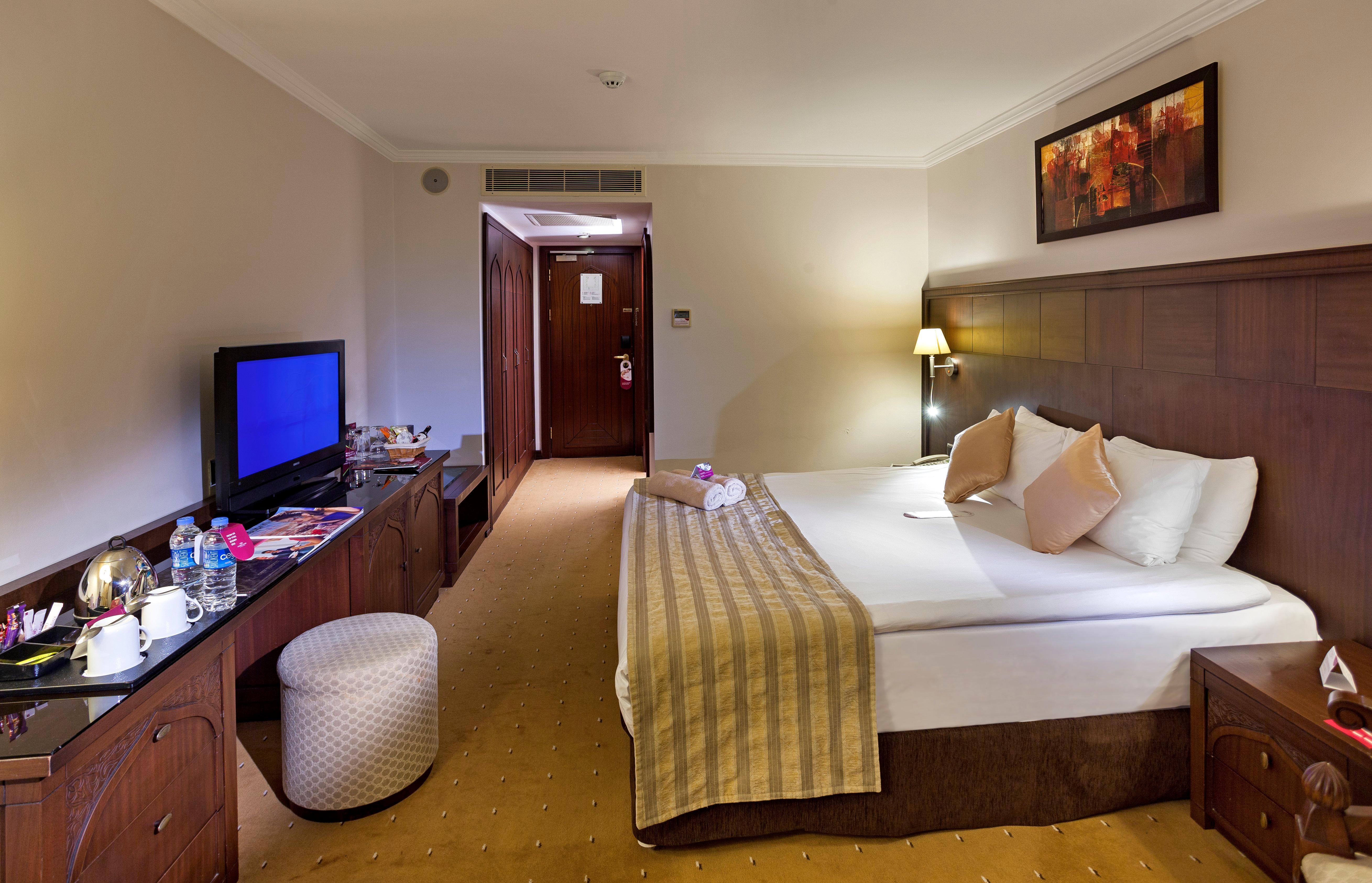 Hotel Crowne Plaza Antalya By Ihg Zewnętrze zdjęcie A room at the hotel