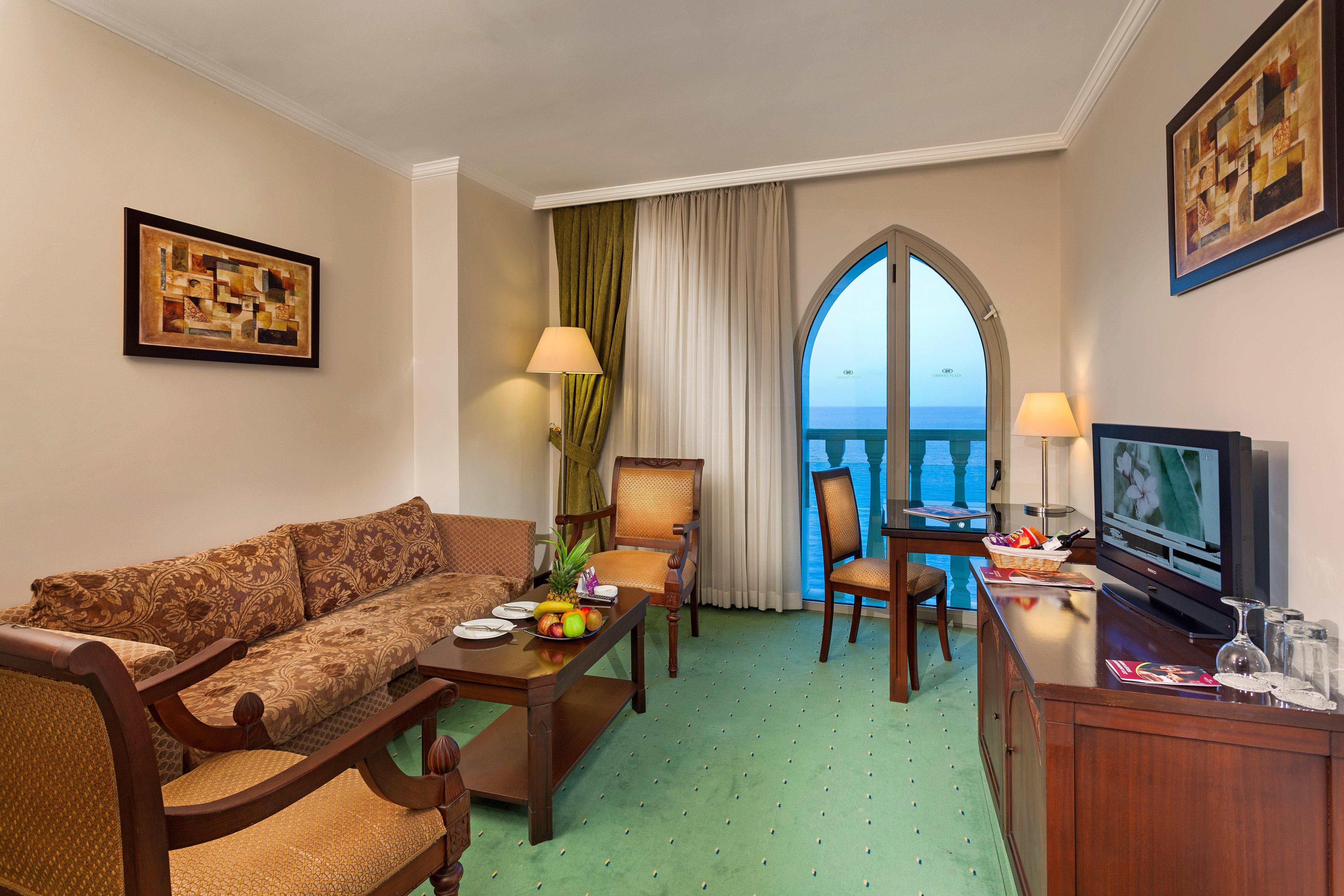 Hotel Crowne Plaza Antalya By Ihg Zewnętrze zdjęcie A suite at the hotel