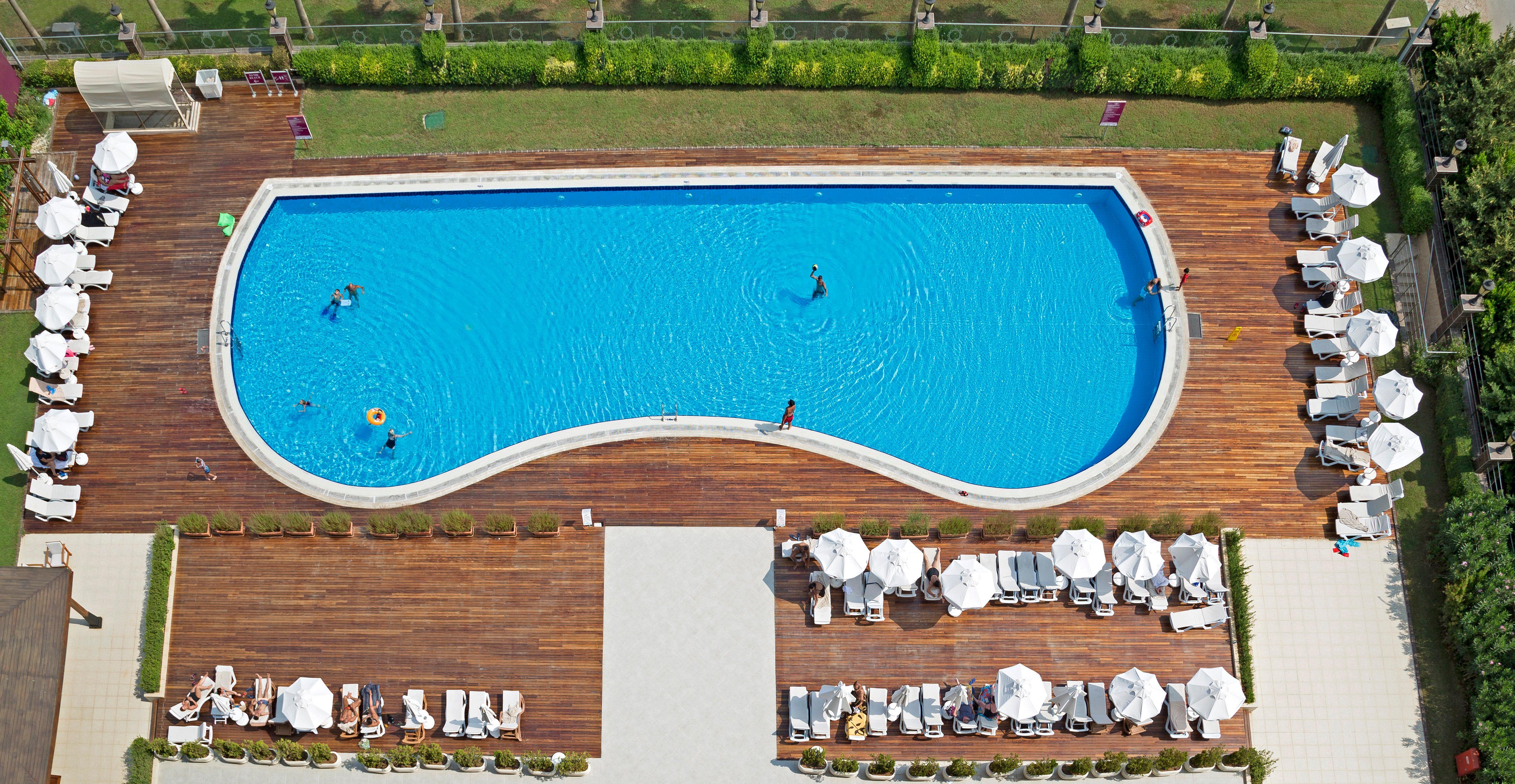 Hotel Crowne Plaza Antalya By Ihg Zewnętrze zdjęcie A kidney-shaped pool
