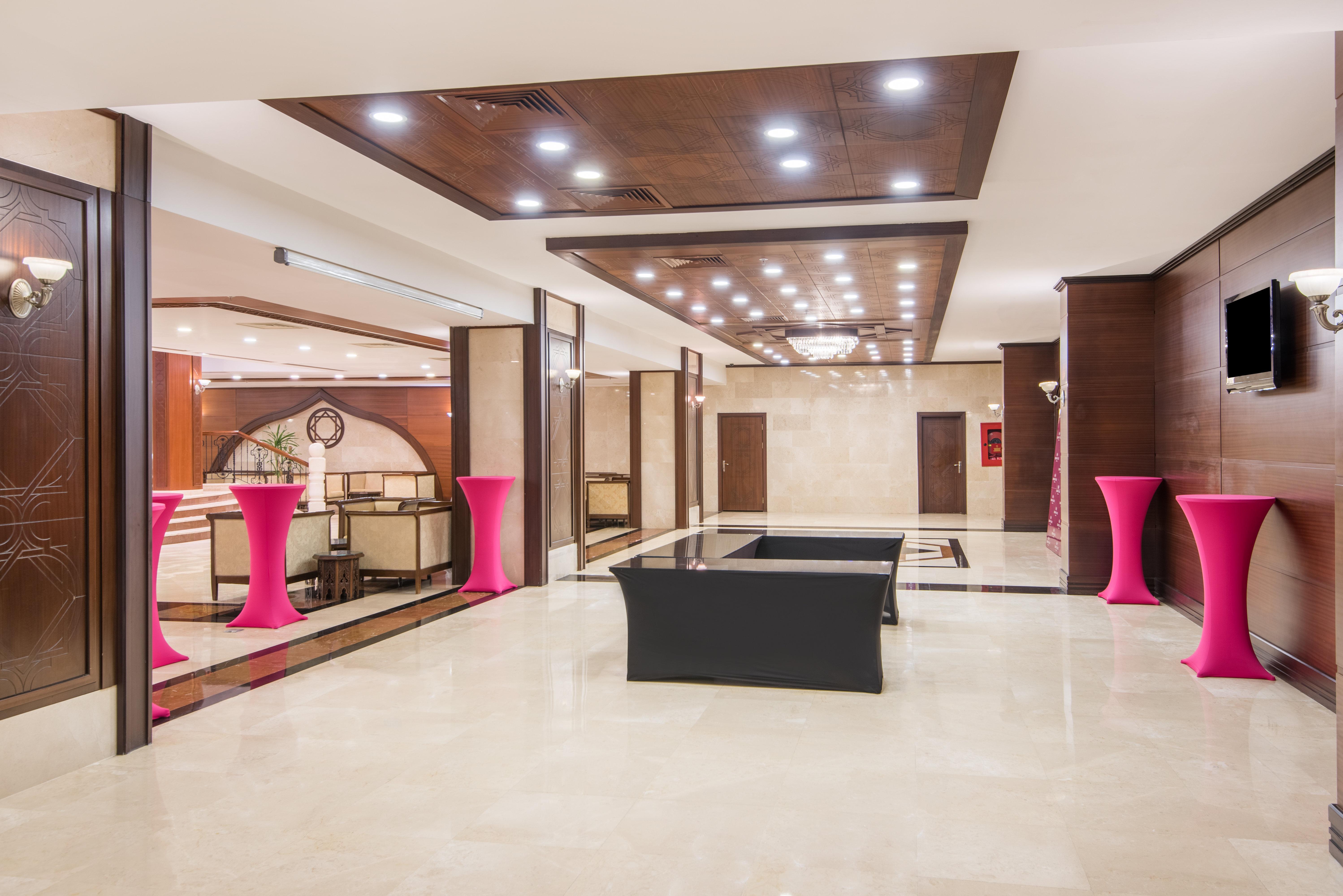 Hotel Crowne Plaza Antalya By Ihg Zewnętrze zdjęcie Lobby