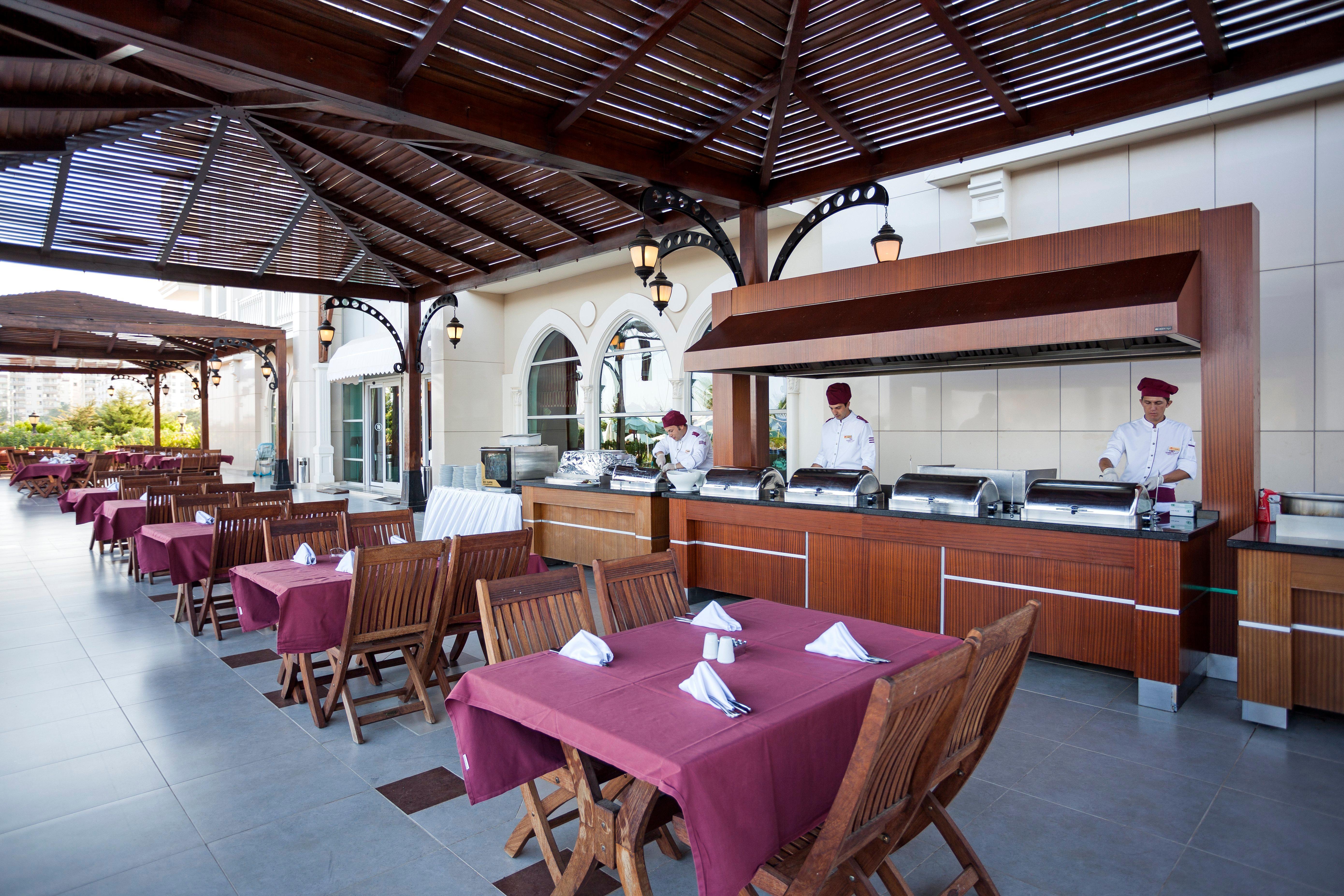 Hotel Crowne Plaza Antalya By Ihg Zewnętrze zdjęcie The restaurant at the hotel
