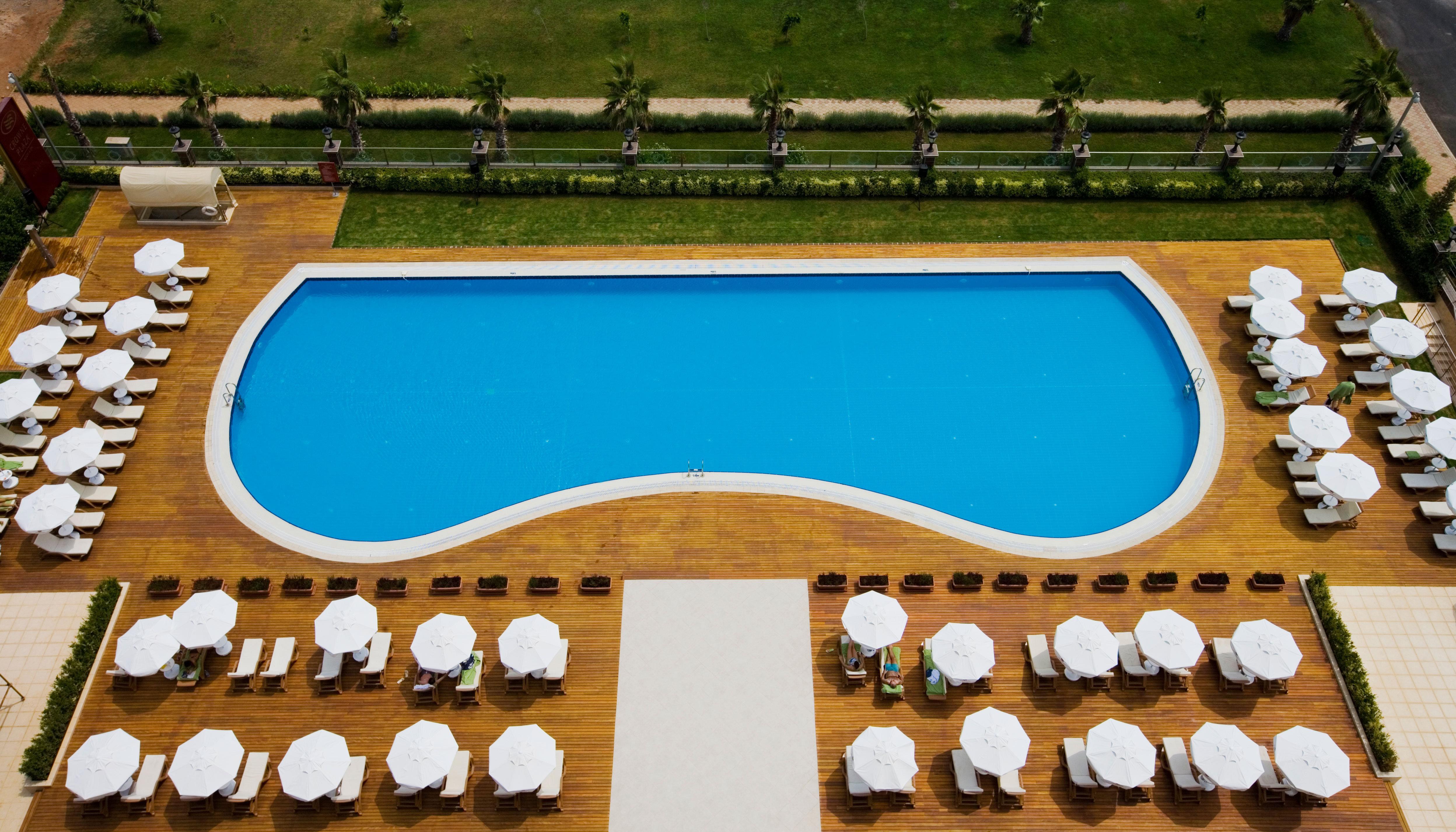 Hotel Crowne Plaza Antalya By Ihg Zewnętrze zdjęcie A kidney-shaped pool
