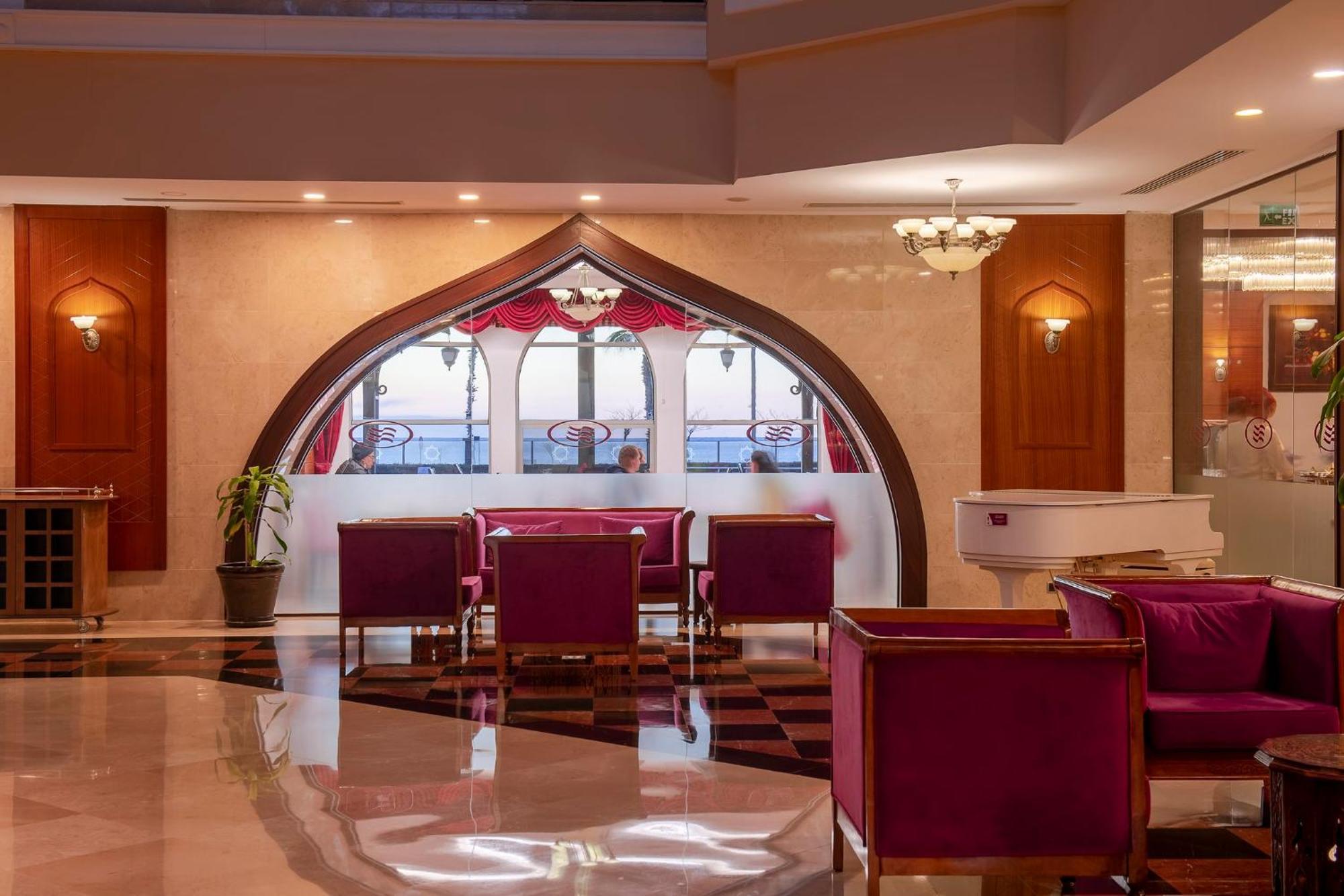 Hotel Crowne Plaza Antalya By Ihg Zewnętrze zdjęcie Lobby