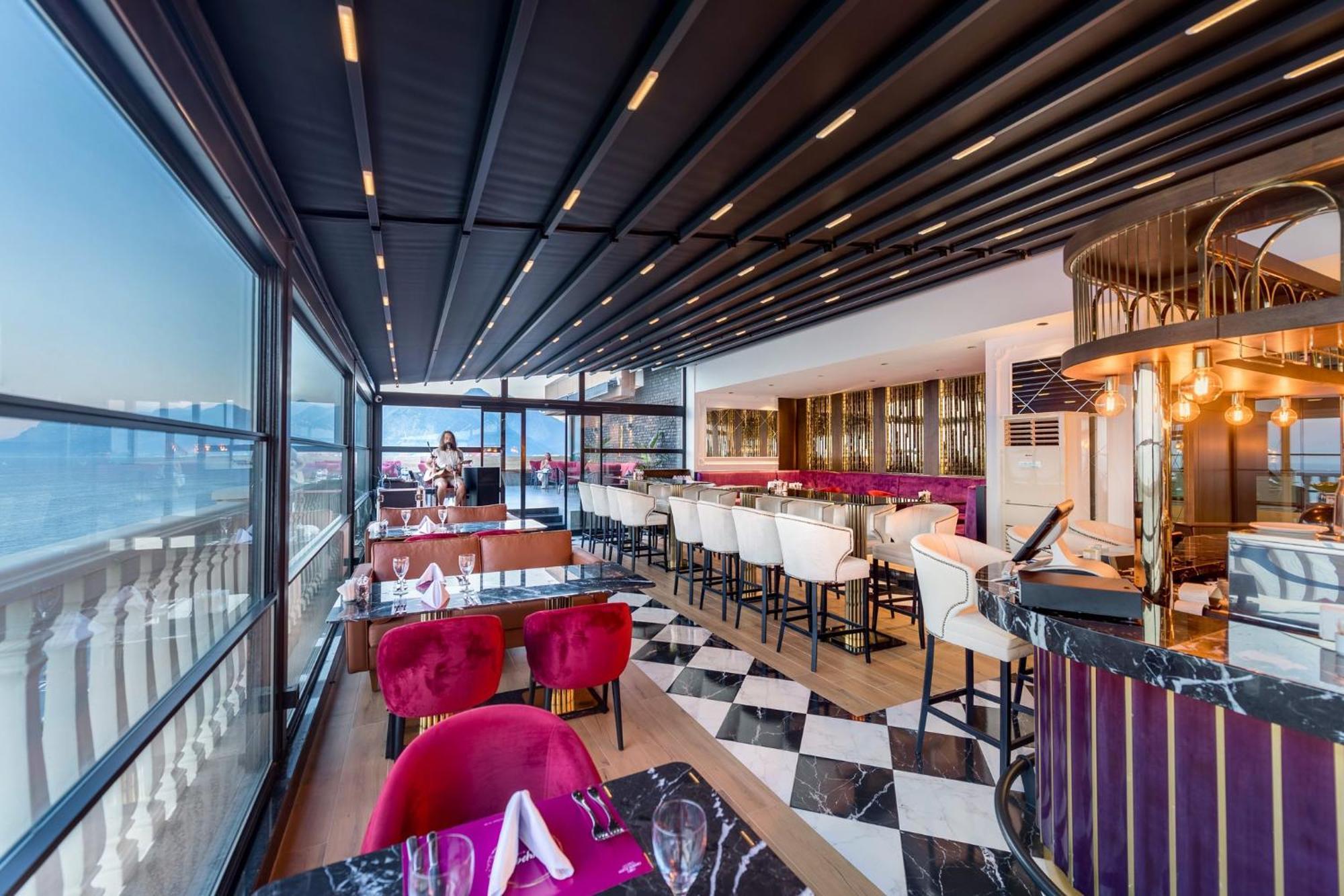 Hotel Crowne Plaza Antalya By Ihg Zewnętrze zdjęcie The 360° Sky Lounge
