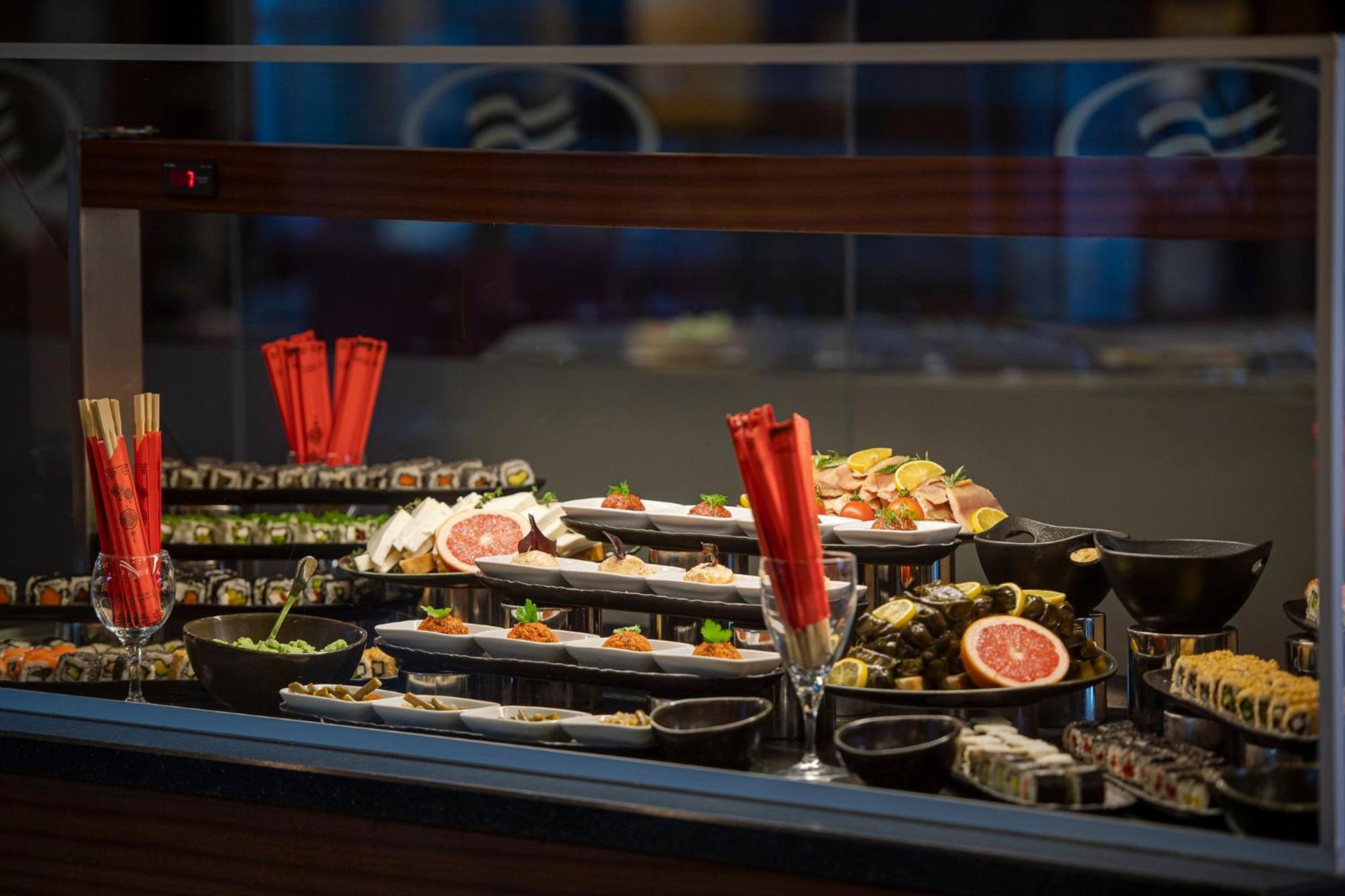 Hotel Crowne Plaza Antalya By Ihg Zewnętrze zdjęcie A sushi bar