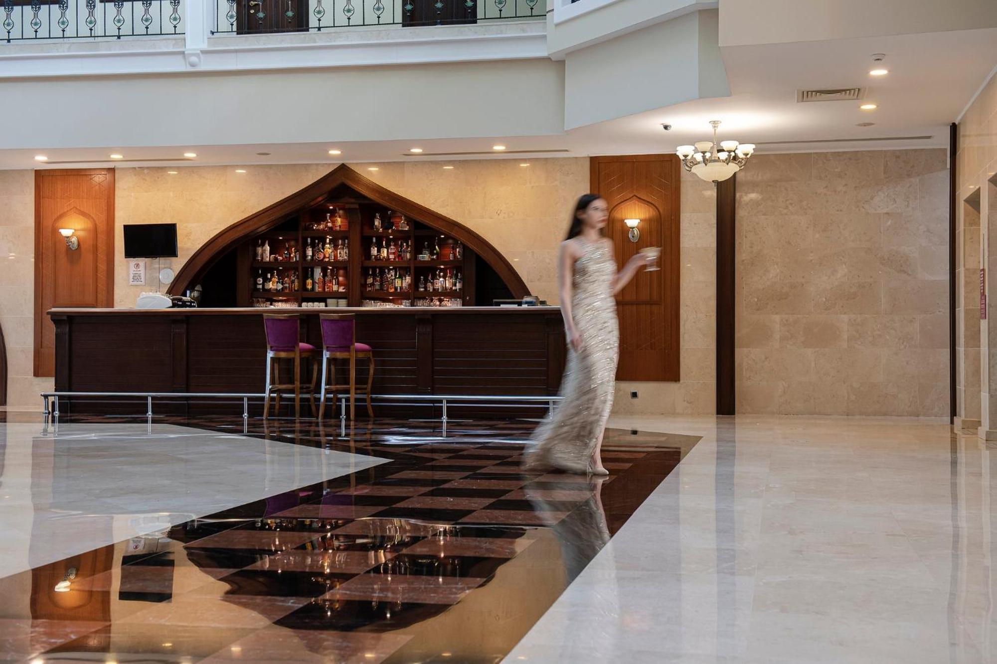 Hotel Crowne Plaza Antalya By Ihg Zewnętrze zdjęcie Lobby